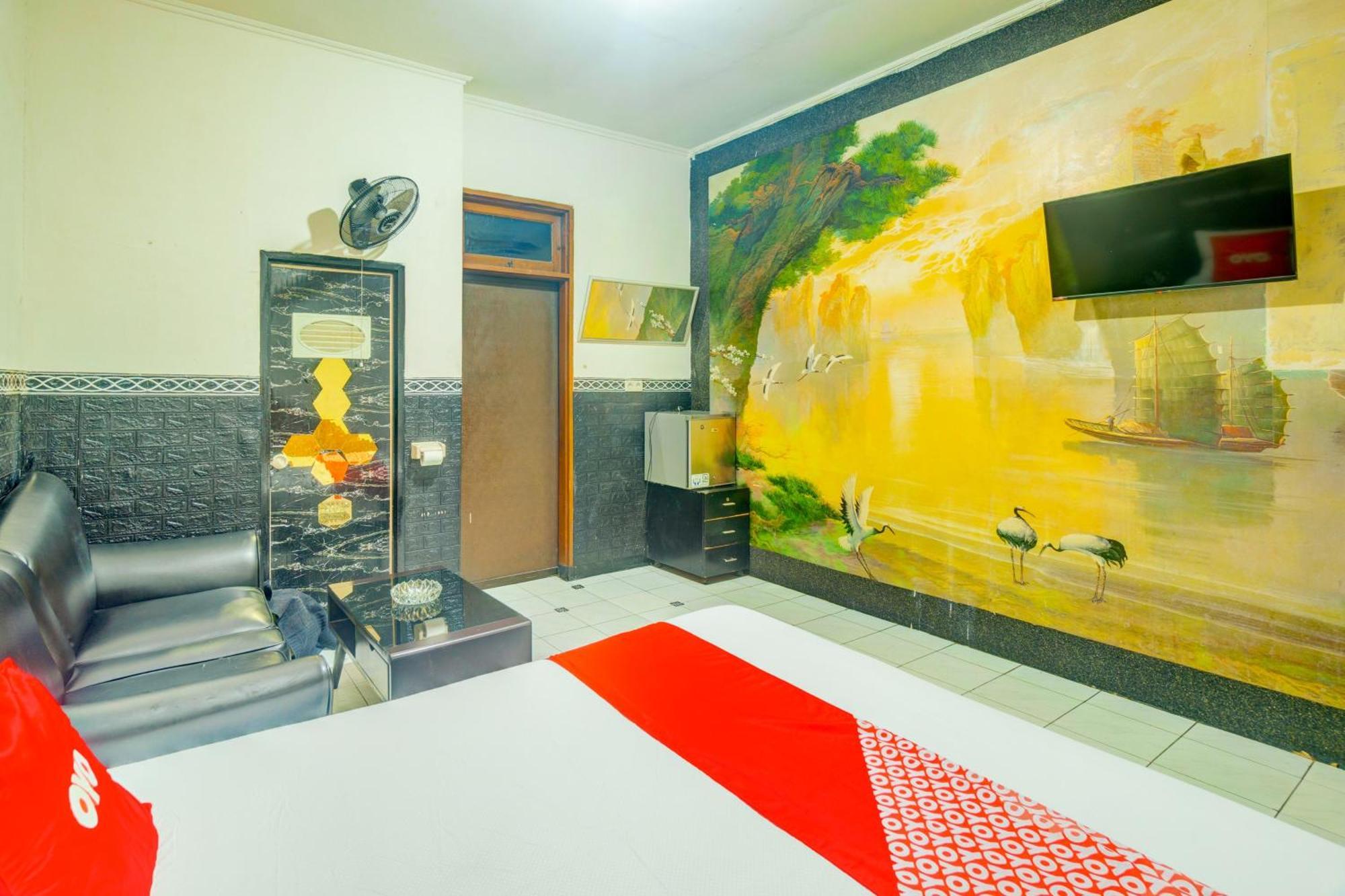 Oyo 93132 Modom Homestay Near Rs Islam Jakarta Pondok Kopi Ngoại thất bức ảnh