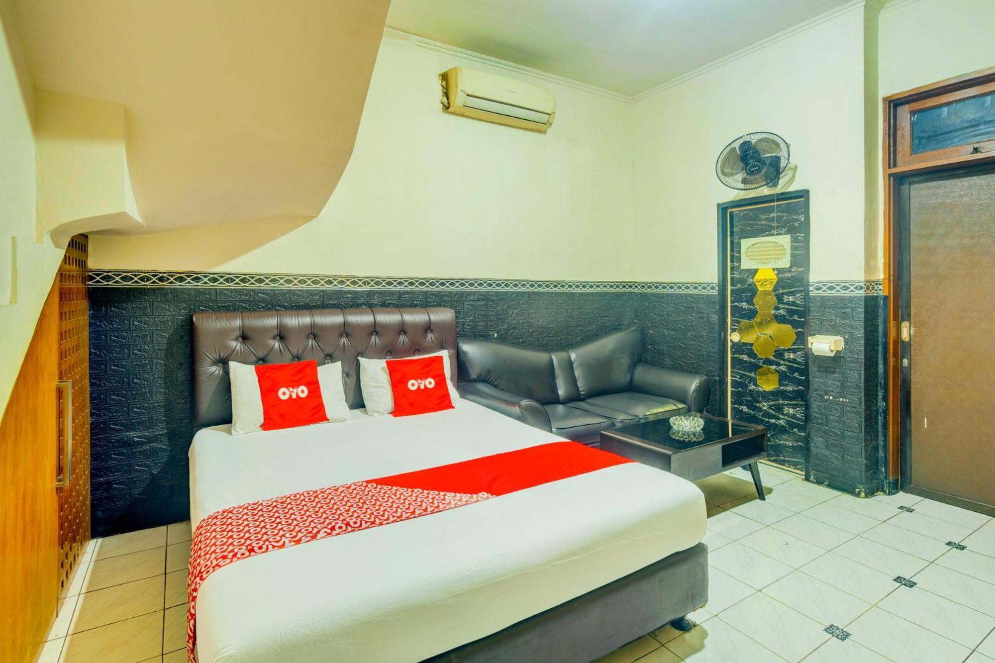 Oyo 93132 Modom Homestay Near Rs Islam Jakarta Pondok Kopi Ngoại thất bức ảnh