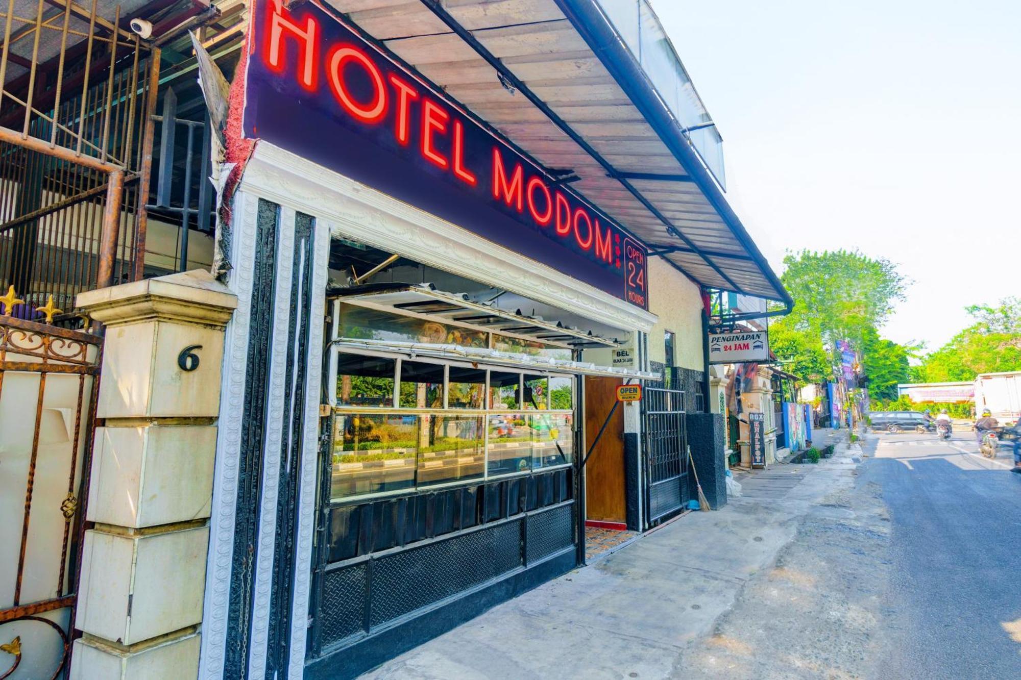 Oyo 93132 Modom Homestay Near Rs Islam Jakarta Pondok Kopi Ngoại thất bức ảnh