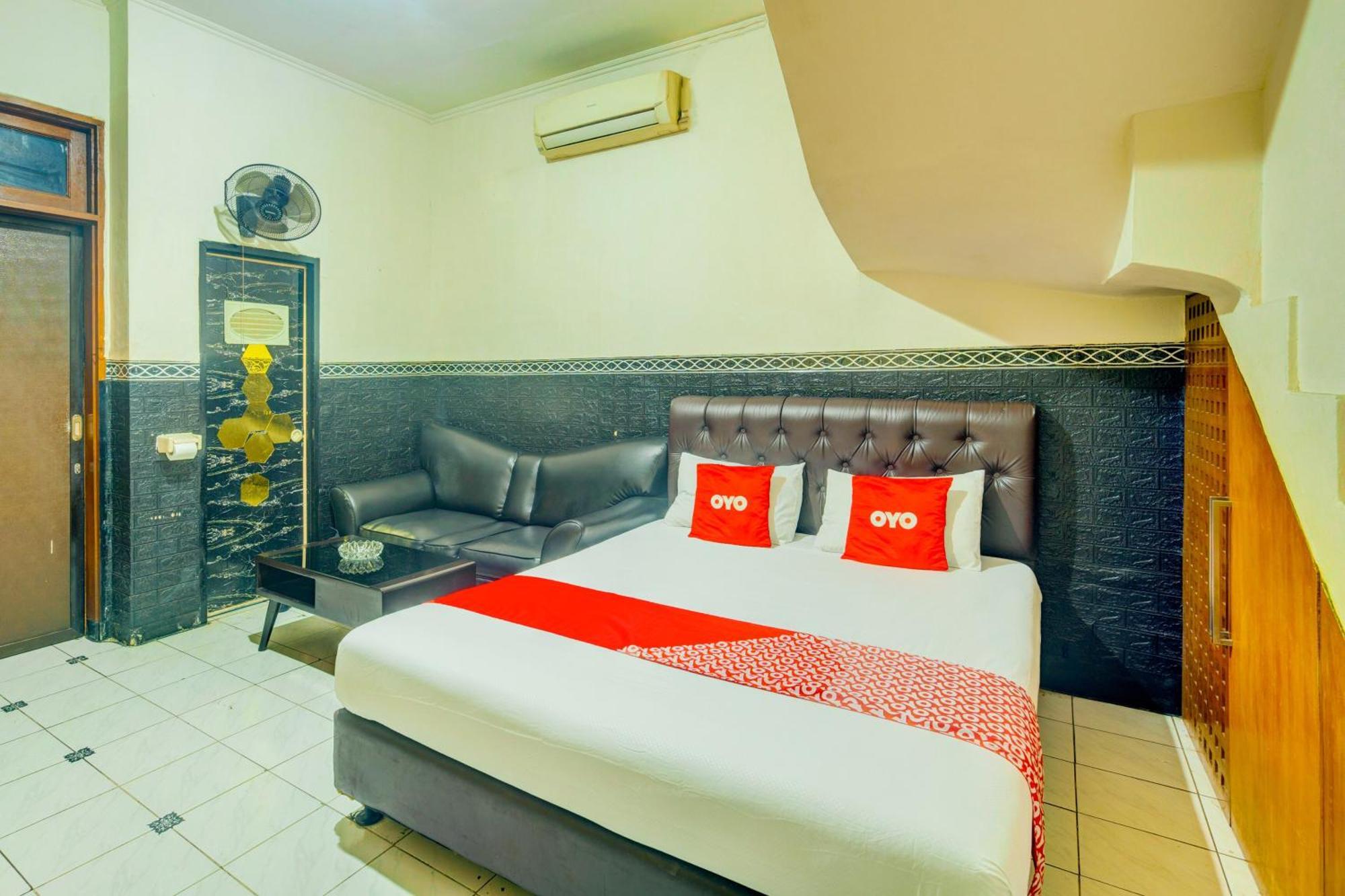 Oyo 93132 Modom Homestay Near Rs Islam Jakarta Pondok Kopi Ngoại thất bức ảnh