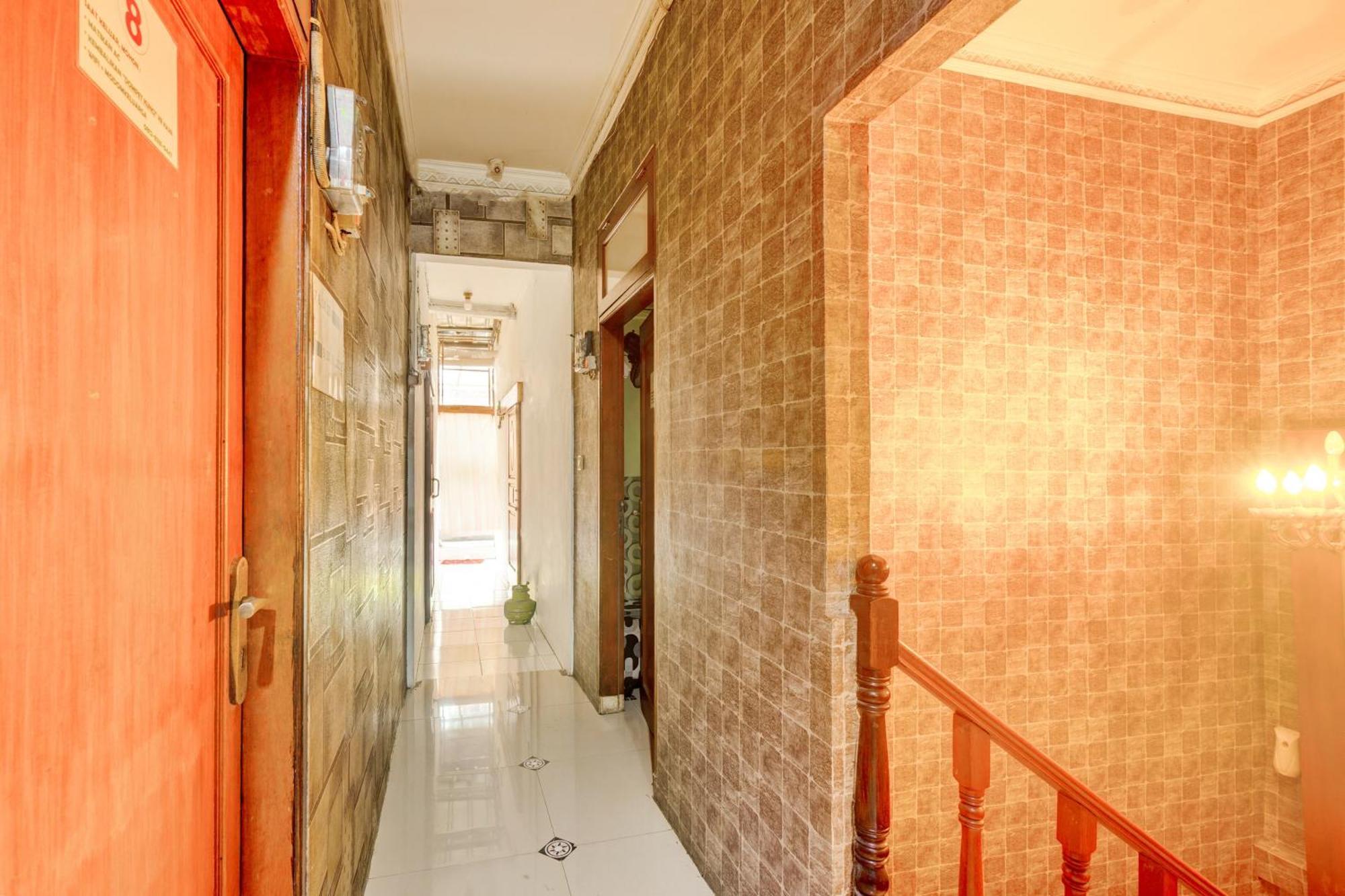 Oyo 93132 Modom Homestay Near Rs Islam Jakarta Pondok Kopi Ngoại thất bức ảnh
